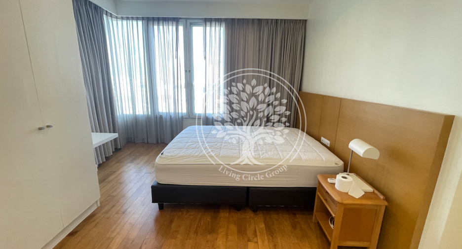 For rent 4 bedrooms condo in Watthana, Bangkok