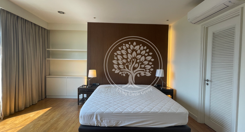 For rent 4 bedrooms condo in Watthana, Bangkok
