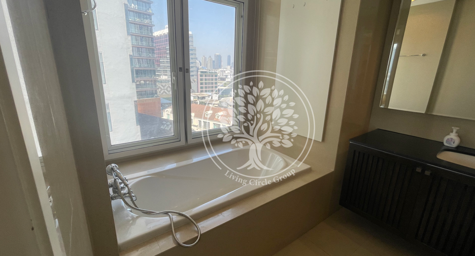 For rent 4 bedrooms condo in Watthana, Bangkok