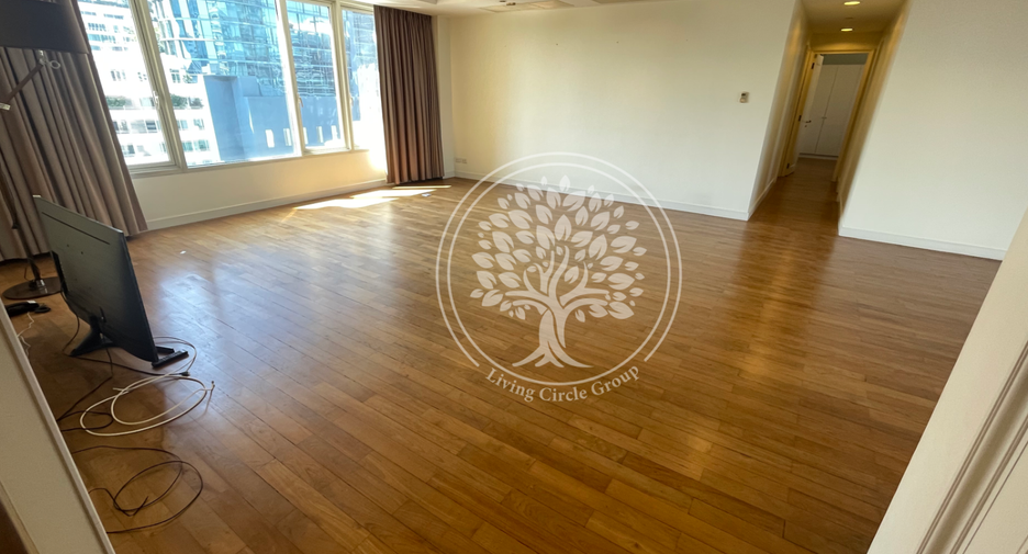 For rent 4 bedrooms condo in Watthana, Bangkok