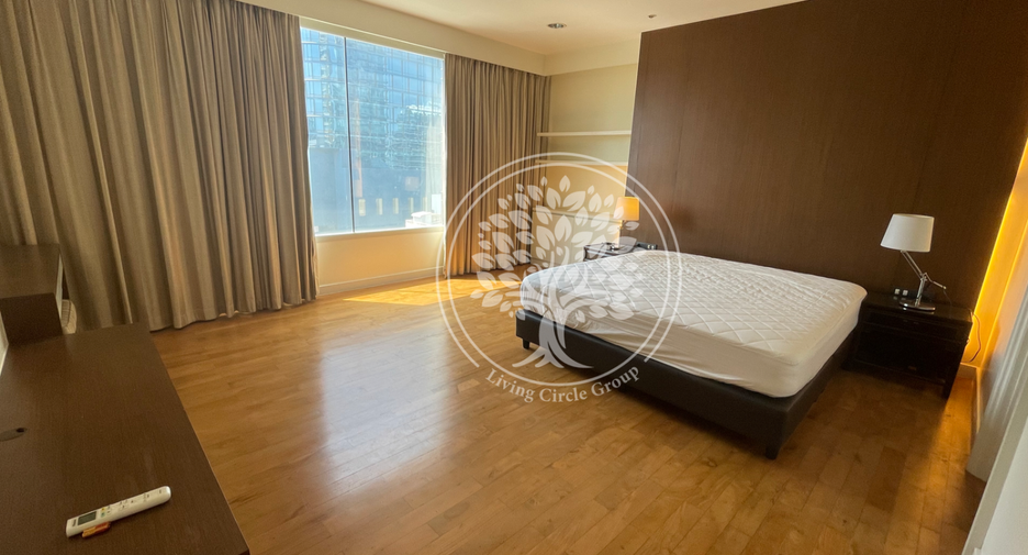 For rent 4 bedrooms condo in Watthana, Bangkok