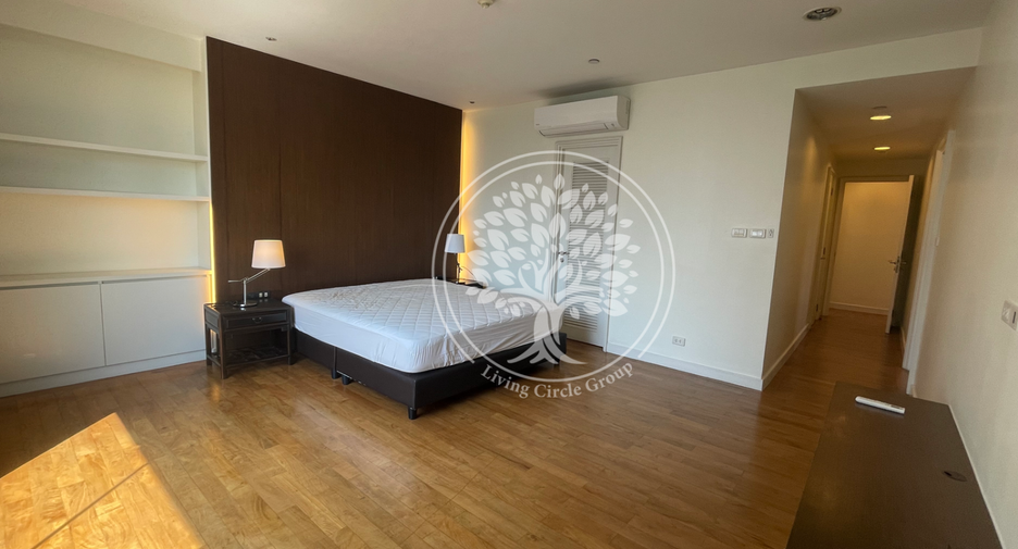 For rent 4 bedrooms condo in Watthana, Bangkok