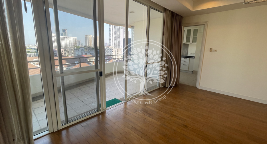For rent 4 bedrooms condo in Watthana, Bangkok