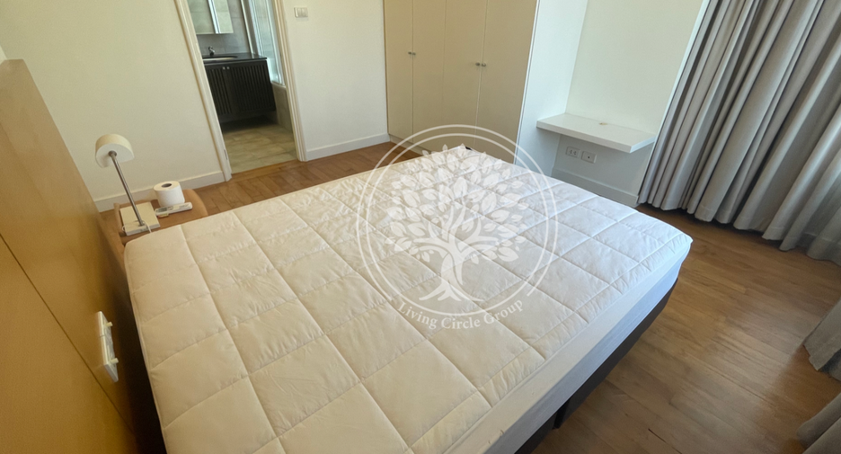 For rent 4 bedrooms condo in Watthana, Bangkok