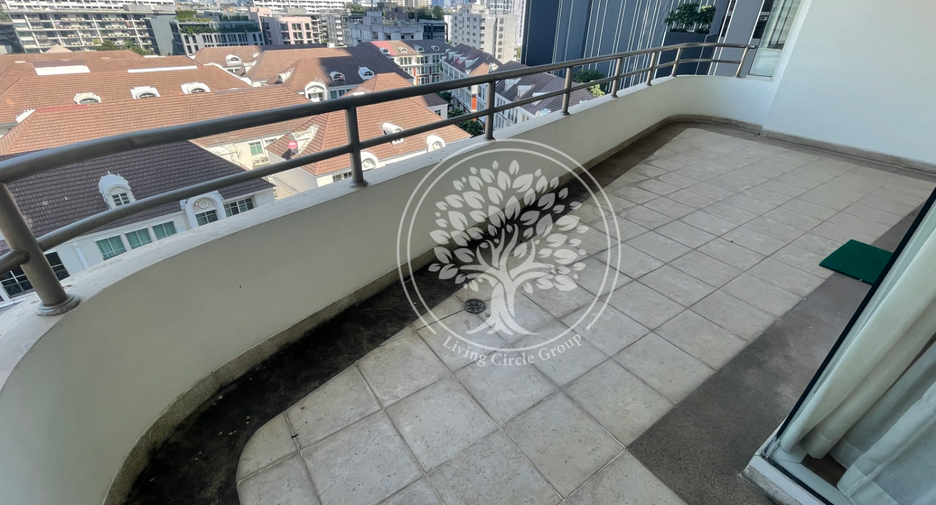For rent 4 bedrooms condo in Watthana, Bangkok
