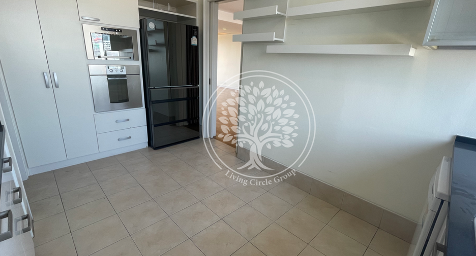 For rent 4 bedrooms condo in Watthana, Bangkok