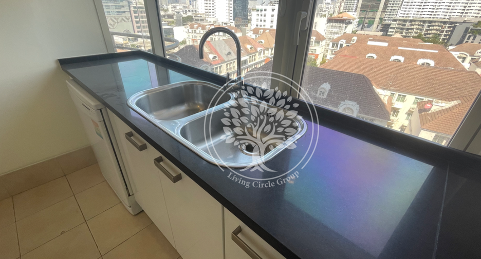 For rent 4 bedrooms condo in Watthana, Bangkok