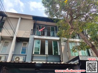 For rent 3 Beds townhouse in Lat Phrao, Bangkok