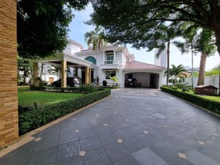 For sale 10 Beds villa in Pratumnak, Pattaya