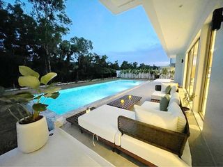For rent 4 bedrooms villa in Mueang Phuket, Phuket