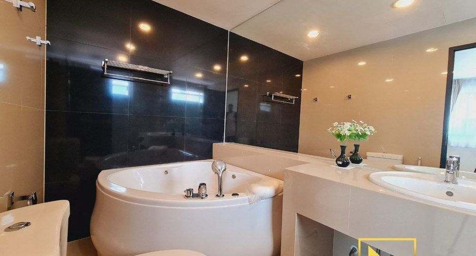For rent 2 bedrooms apartment in Watthana, Bangkok