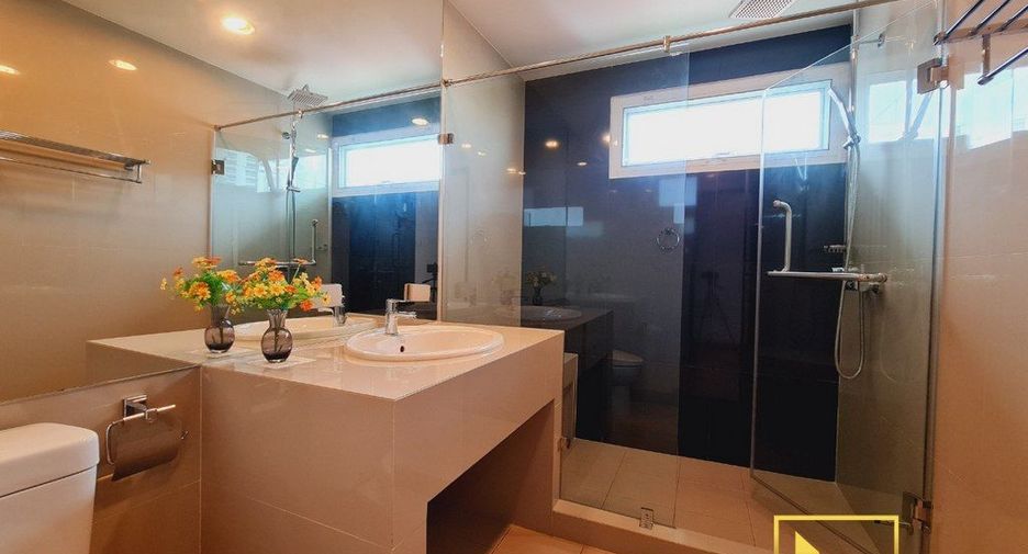 For rent 2 bedrooms apartment in Watthana, Bangkok