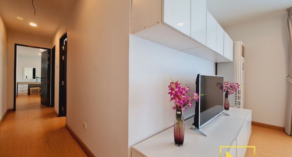 For rent 2 bedrooms apartment in Watthana, Bangkok