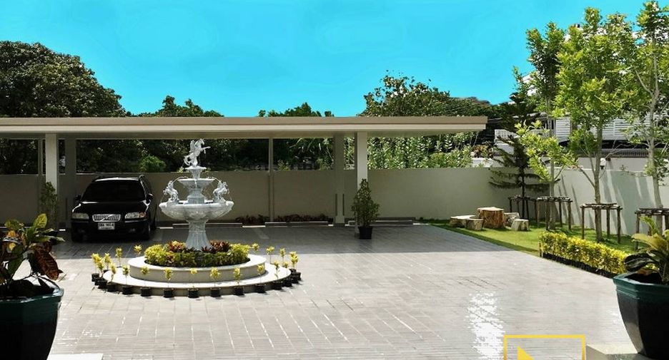 For rent 2 bedrooms apartment in Watthana, Bangkok