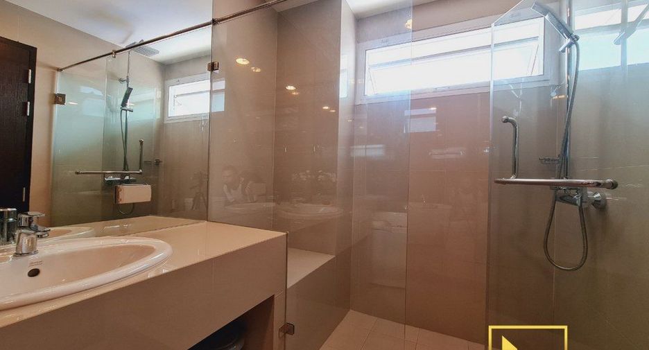 For rent 2 bedrooms apartment in Watthana, Bangkok