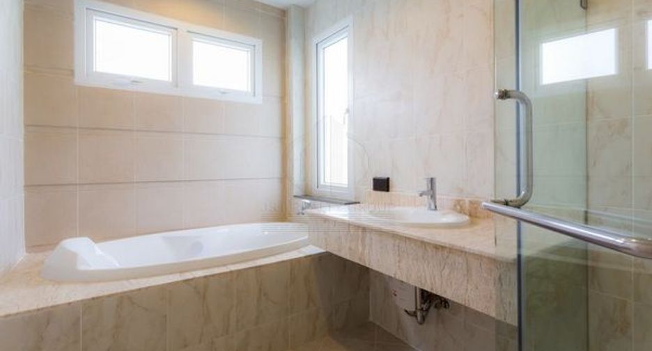 For sale 3 bedrooms house in Mueang Chon Buri, Chonburi