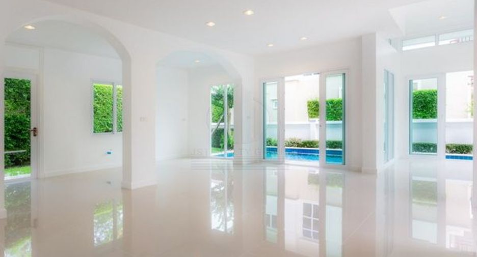 For sale 3 bedrooms house in Mueang Chon Buri, Chonburi
