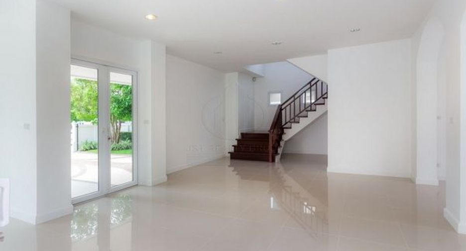 For sale 3 bedrooms house in Mueang Chon Buri, Chonburi