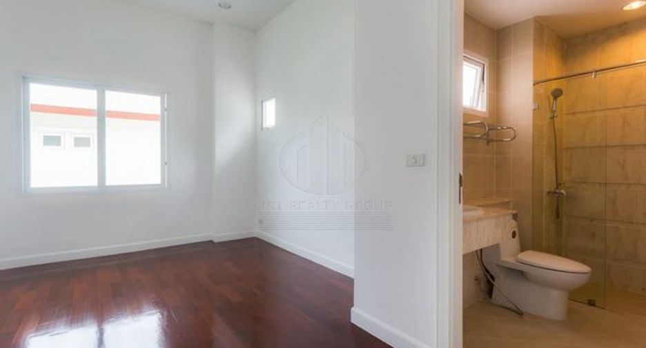 For sale 3 bedrooms house in Mueang Chon Buri, Chonburi