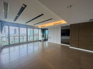 À louer et à vendre 3 chambres condo à Sathon, Bangkok