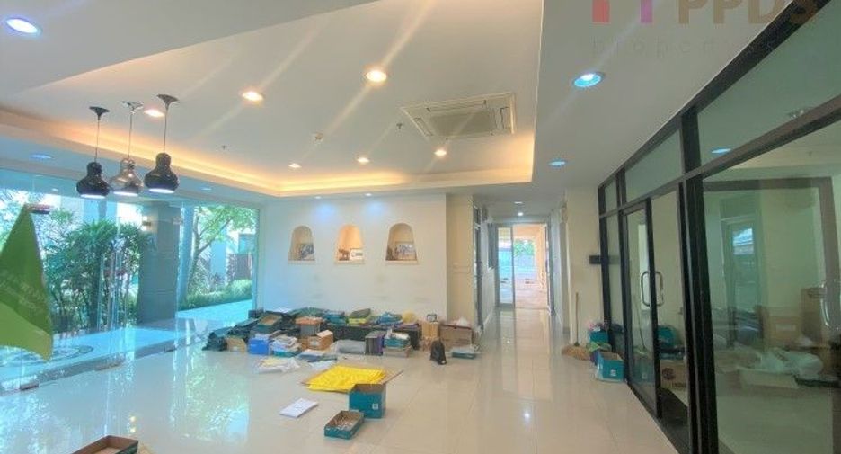 Haus zum Kauf mit 5 Zimmer in Phra Khanong, Bangkok