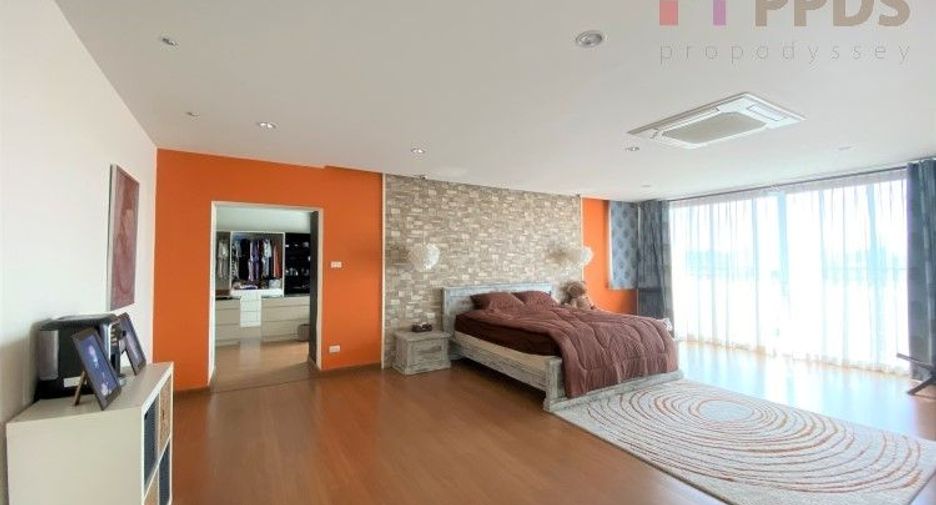 Haus zum Kauf mit 5 Zimmer in Phra Khanong, Bangkok