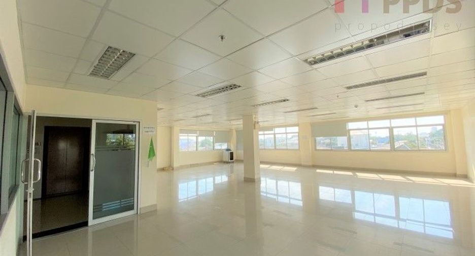 Haus zum Kauf mit 5 Zimmer in Phra Khanong, Bangkok