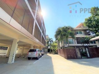 For sale 5 ベッドルーム house in Phra Khanong, Bangkok