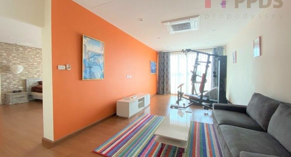 Haus zum Kauf mit 5 Zimmer in Phra Khanong, Bangkok