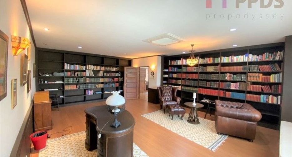 Haus zum Kauf mit 5 Zimmer in Phra Khanong, Bangkok