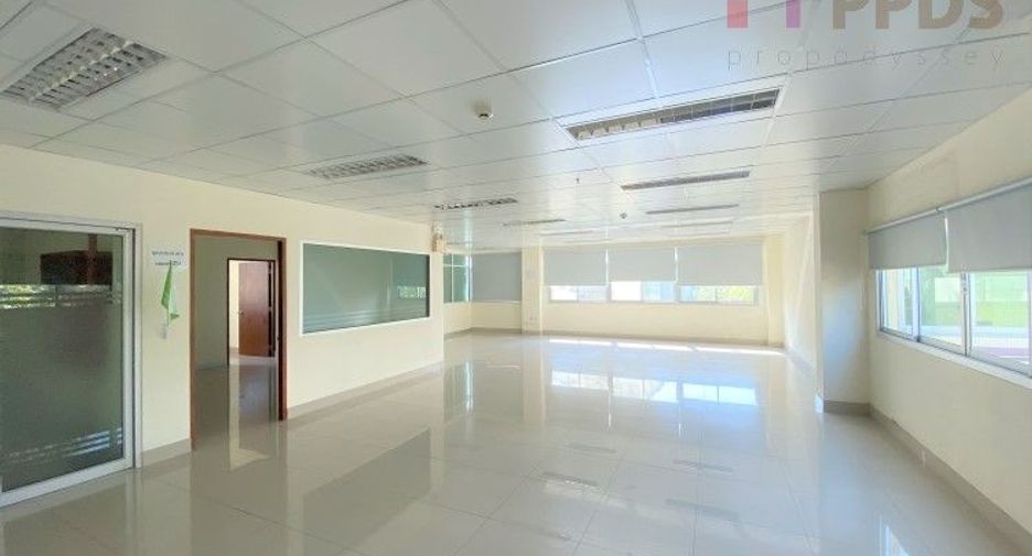 Haus zum Kauf mit 5 Zimmer in Phra Khanong, Bangkok