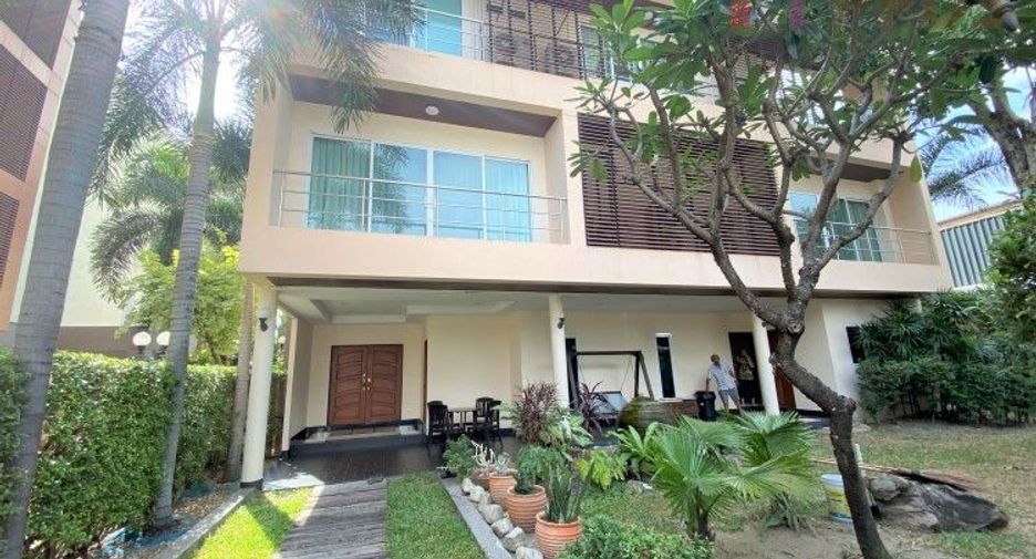 Haus zum Kauf mit 5 Zimmer in Phra Khanong, Bangkok