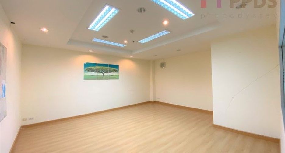 Haus zum Kauf mit 5 Zimmer in Phra Khanong, Bangkok