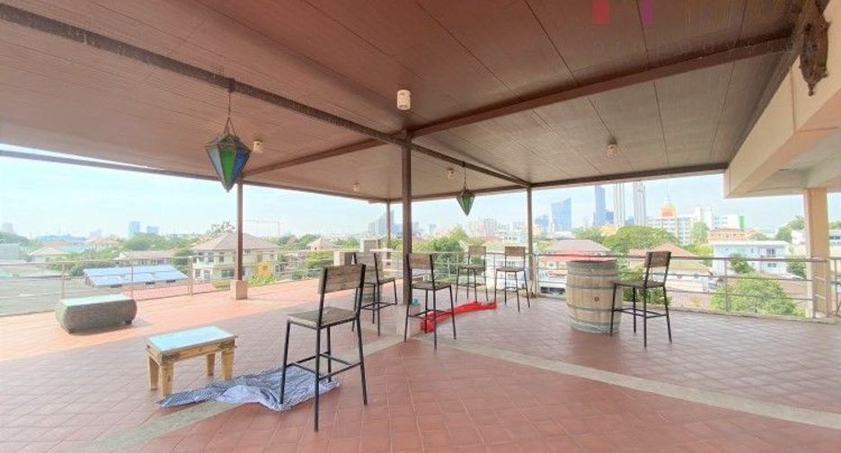 Haus zum Kauf mit 5 Zimmer in Phra Khanong, Bangkok