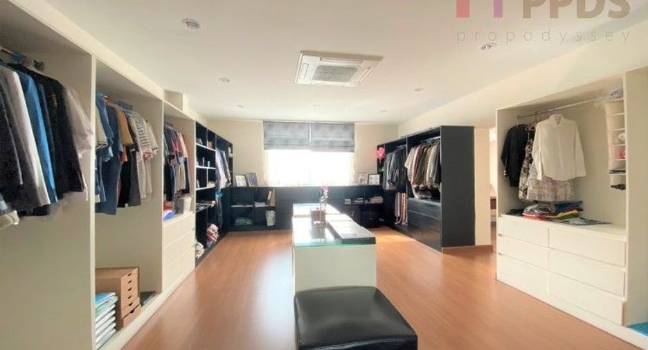 Haus zum Kauf mit 5 Zimmer in Phra Khanong, Bangkok