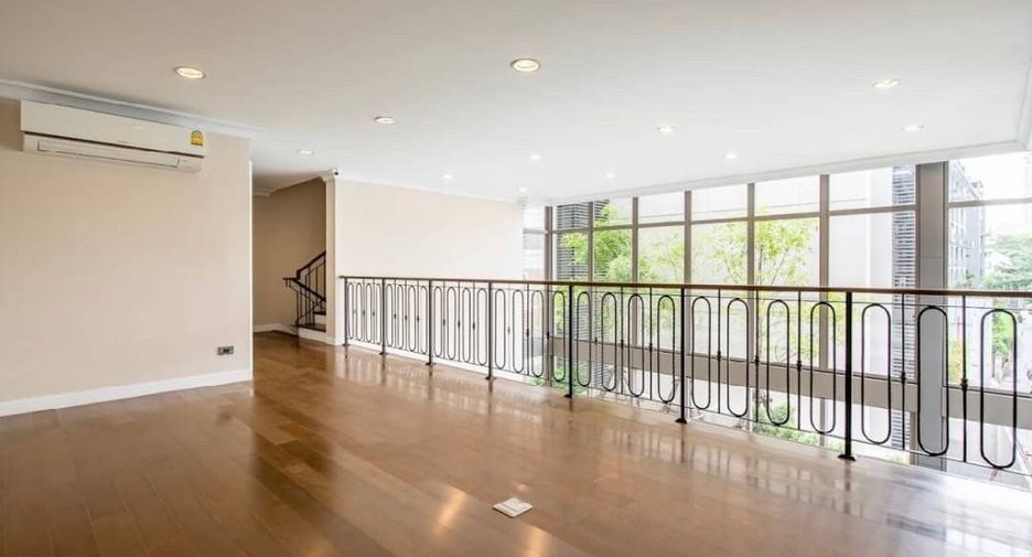 For sale 3 ベッドルーム house in Watthana, Bangkok