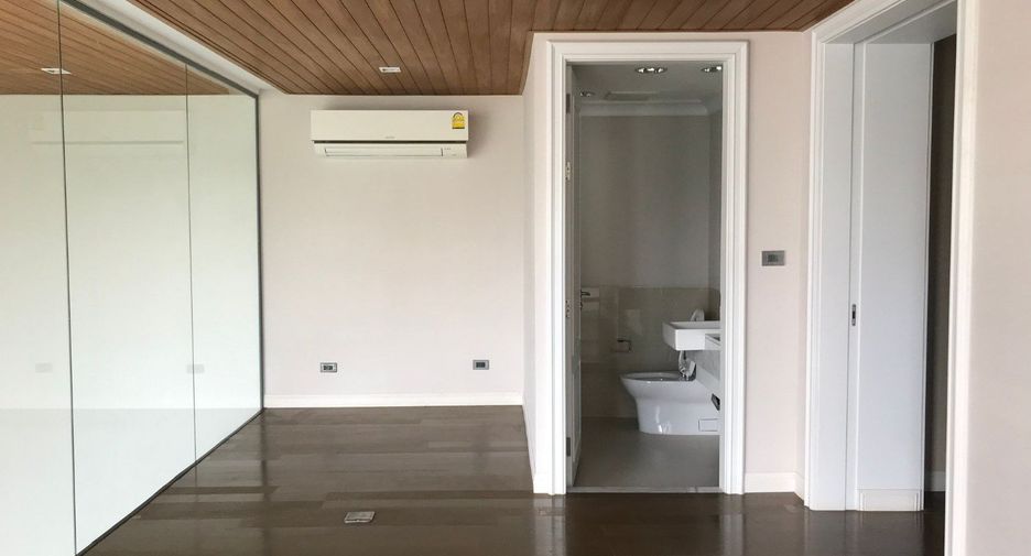 For sale 3 ベッドルーム house in Watthana, Bangkok