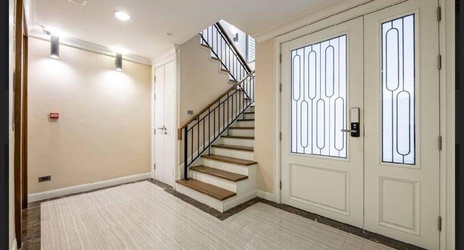 For sale 3 ベッドルーム house in Watthana, Bangkok