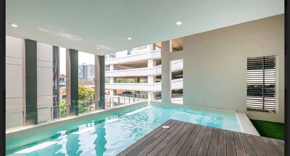 For sale 3 ベッドルーム house in Watthana, Bangkok