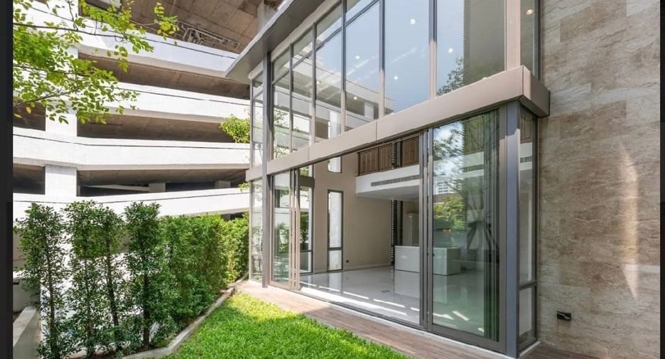 For sale 3 ベッドルーム house in Watthana, Bangkok
