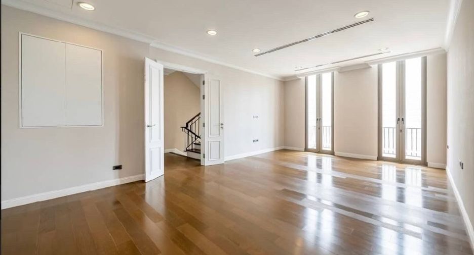 For sale 3 ベッドルーム house in Watthana, Bangkok