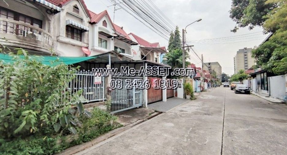For sale 3 bed townhouse in Khan Na Yao, Bangkok