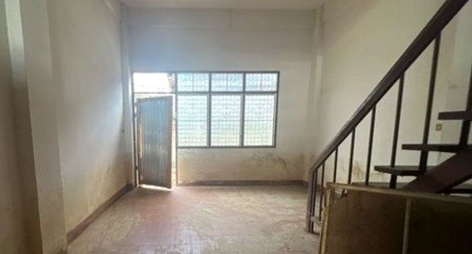À vendre 2 chambres maison de ville à Mueang Lampang, Lampang