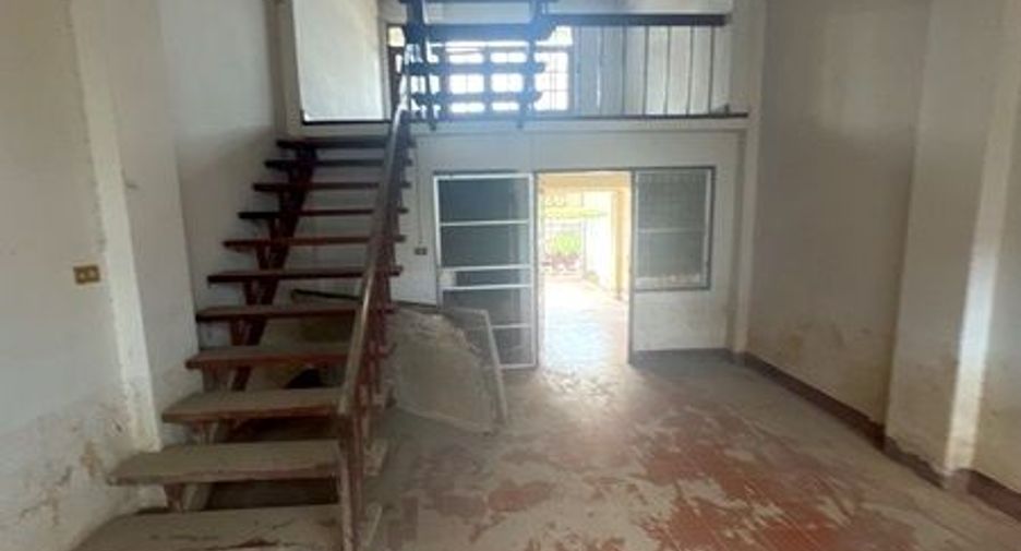 À vendre 2 chambres maison de ville à Mueang Lampang, Lampang