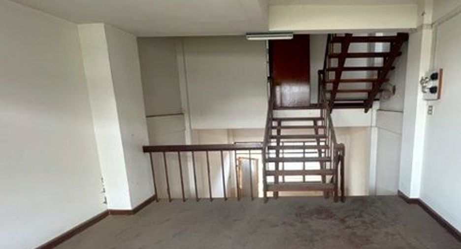 À vendre 2 chambres maison de ville à Mueang Lampang, Lampang