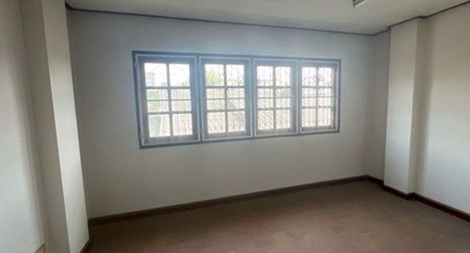 À vendre 2 chambres maison de ville à Mueang Lampang, Lampang