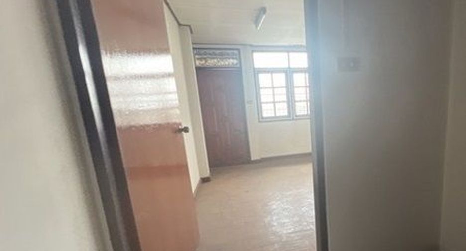 À vendre 2 chambres maison de ville à Mueang Lampang, Lampang