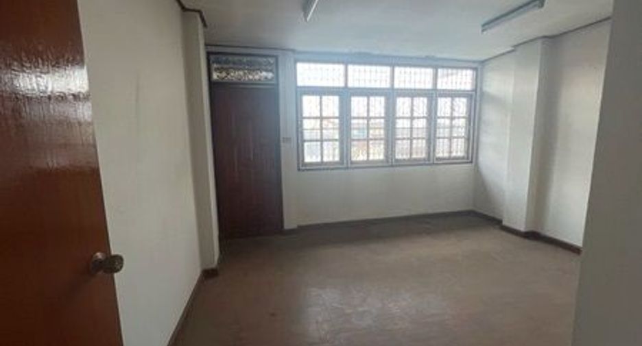 À vendre 2 chambres maison de ville à Mueang Lampang, Lampang