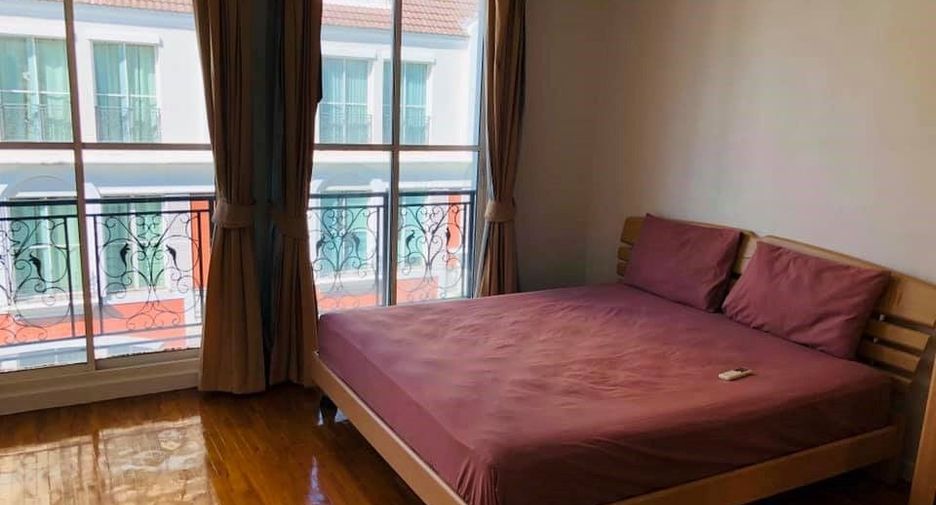 Reihenhaus zur Miete mit 4 Zimmer in Watthana, Bangkok