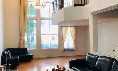Casa adosada en alquiler de 4 habitaciones en Watthana, Bangkok